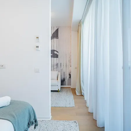 One Mircea Eliade - Luxurious Apartments With Panoramic City And Park View Bucharest Exterior photo