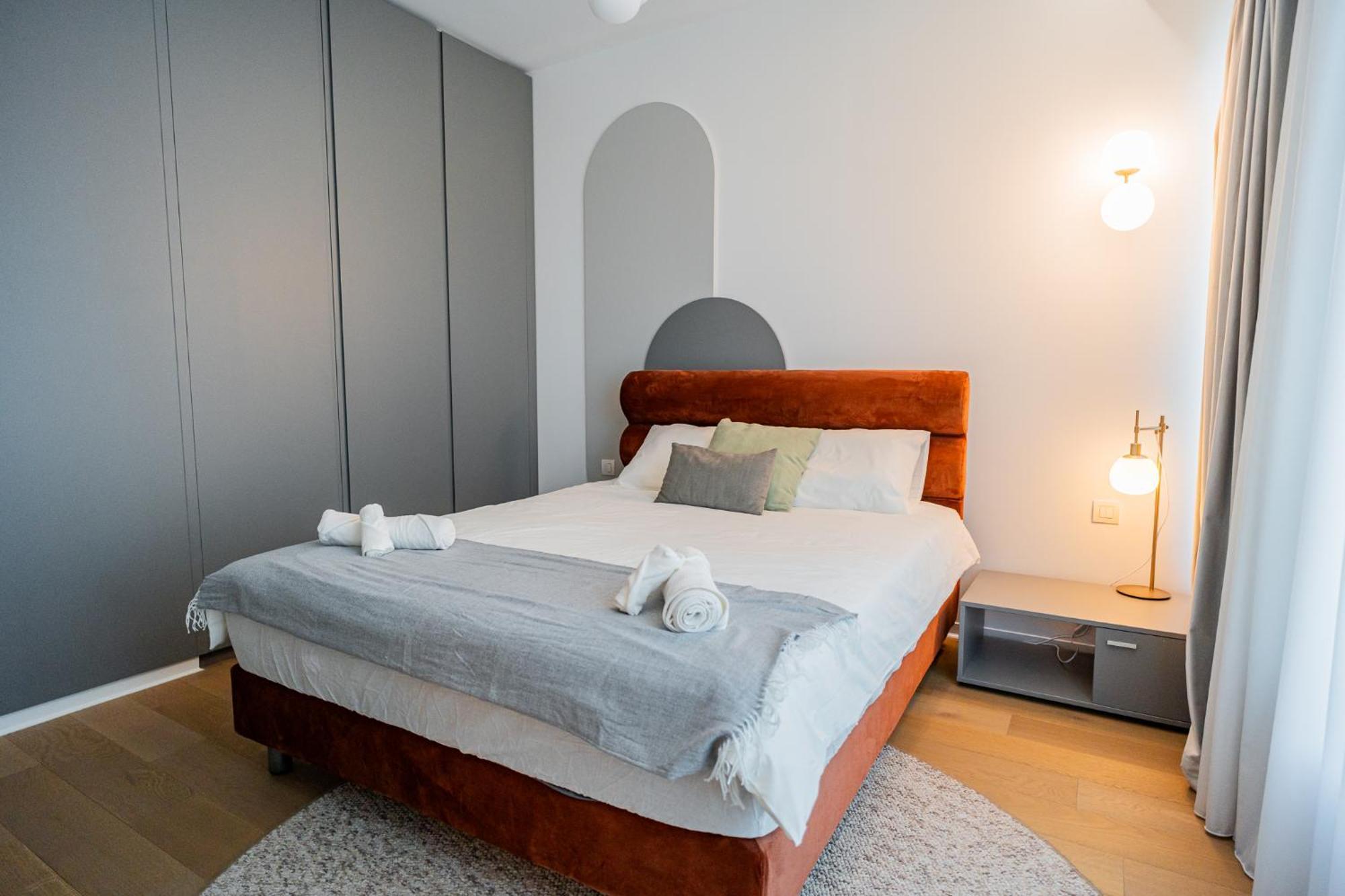 Apartment One Mircea Eliade - Luxurious With Panoramic And Park View
