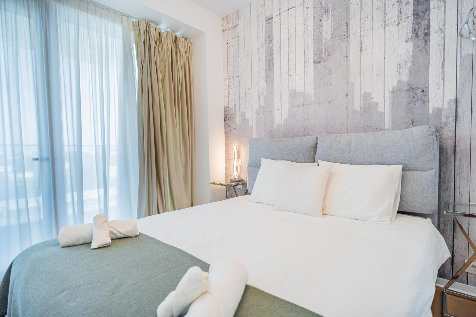 One Mircea Eliade - Luxurious With Panoramic And Park View Bukarest