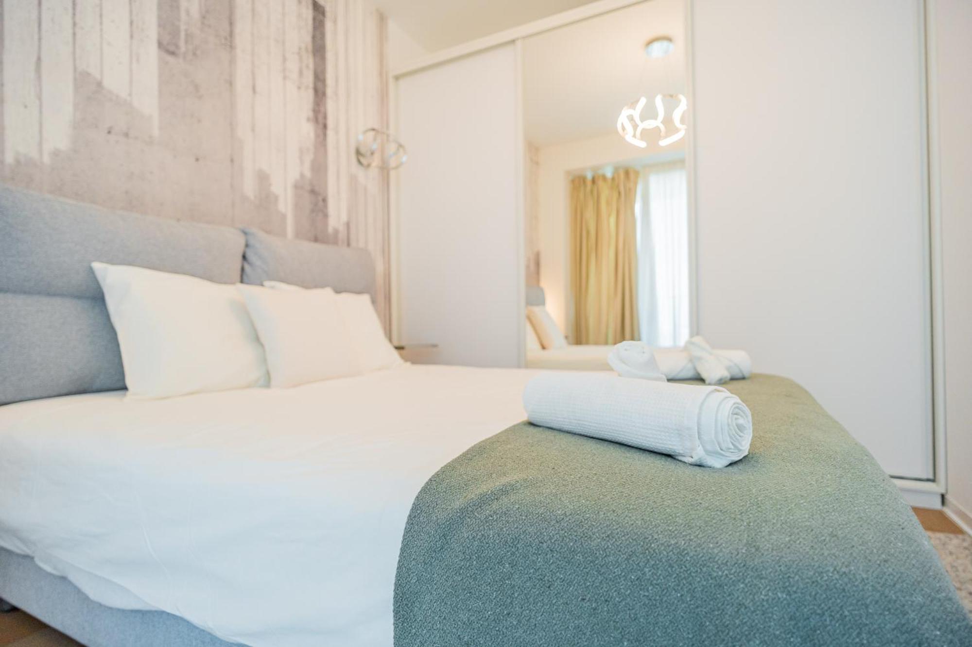Apartment One Mircea Eliade - Luxurious With Panoramic And Park View