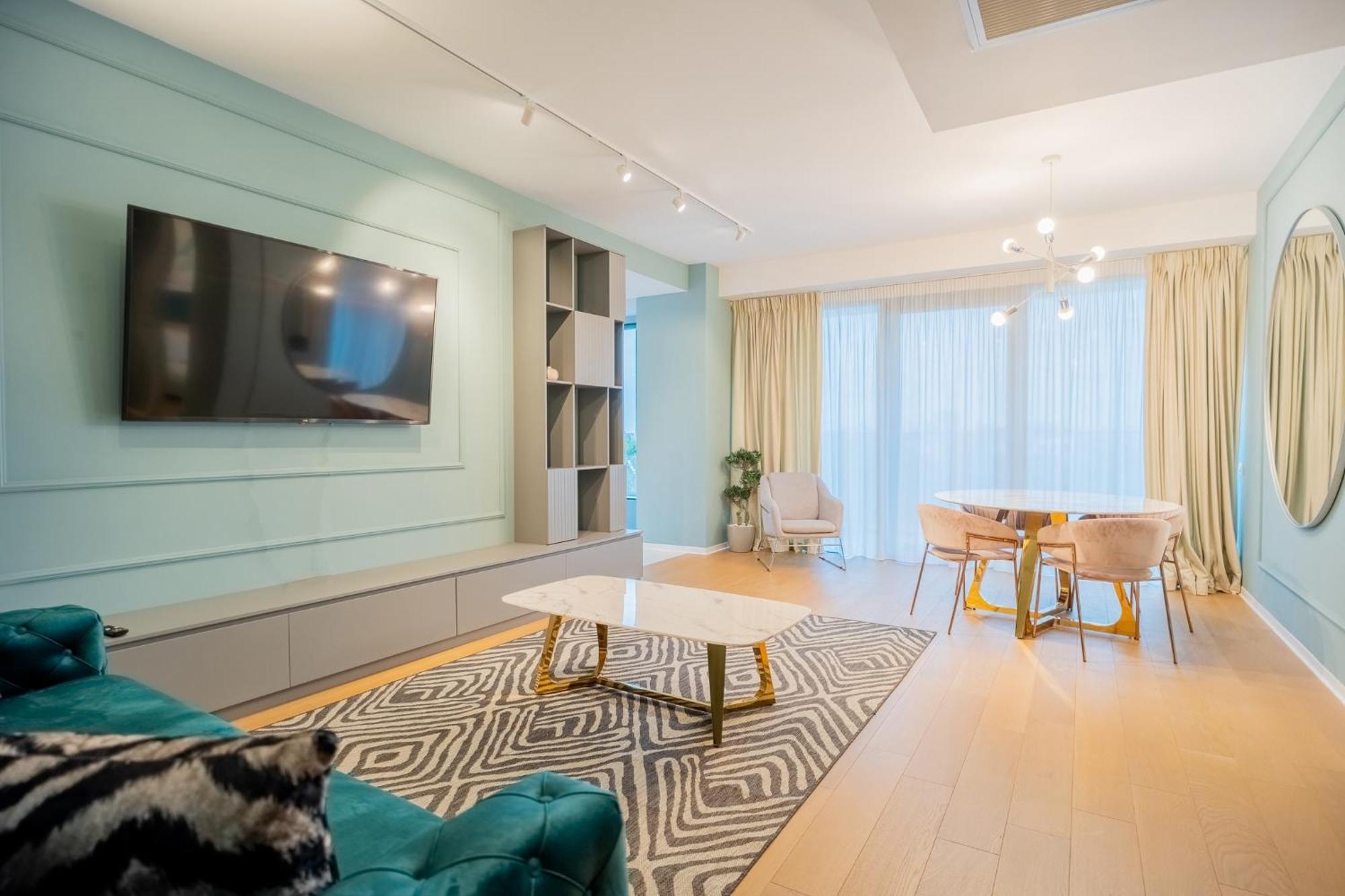 One Mircea Eliade - Luxurious With Panoramic And Park View