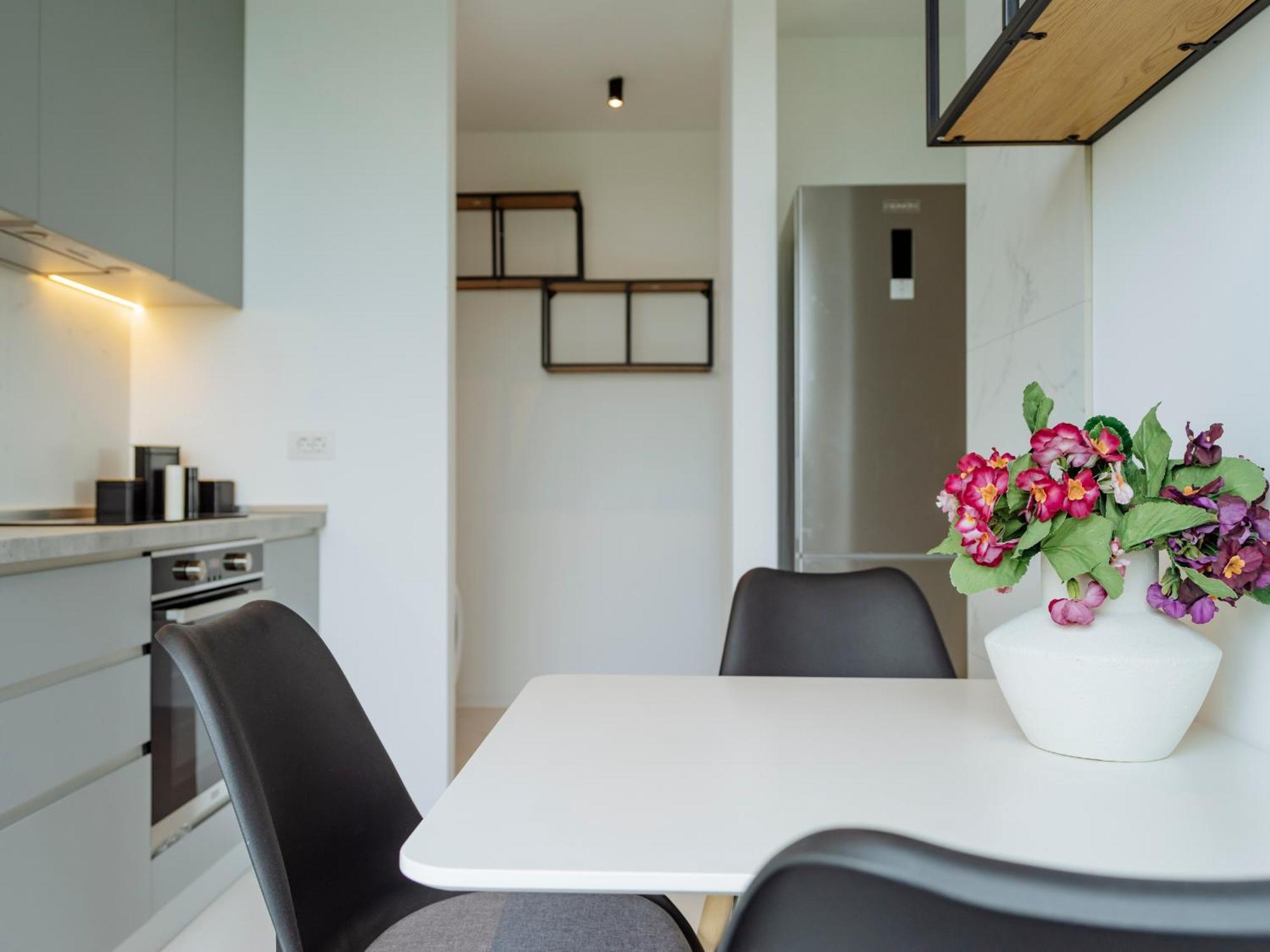 One Mircea Eliade - Luxurious With Panoramic And Park View