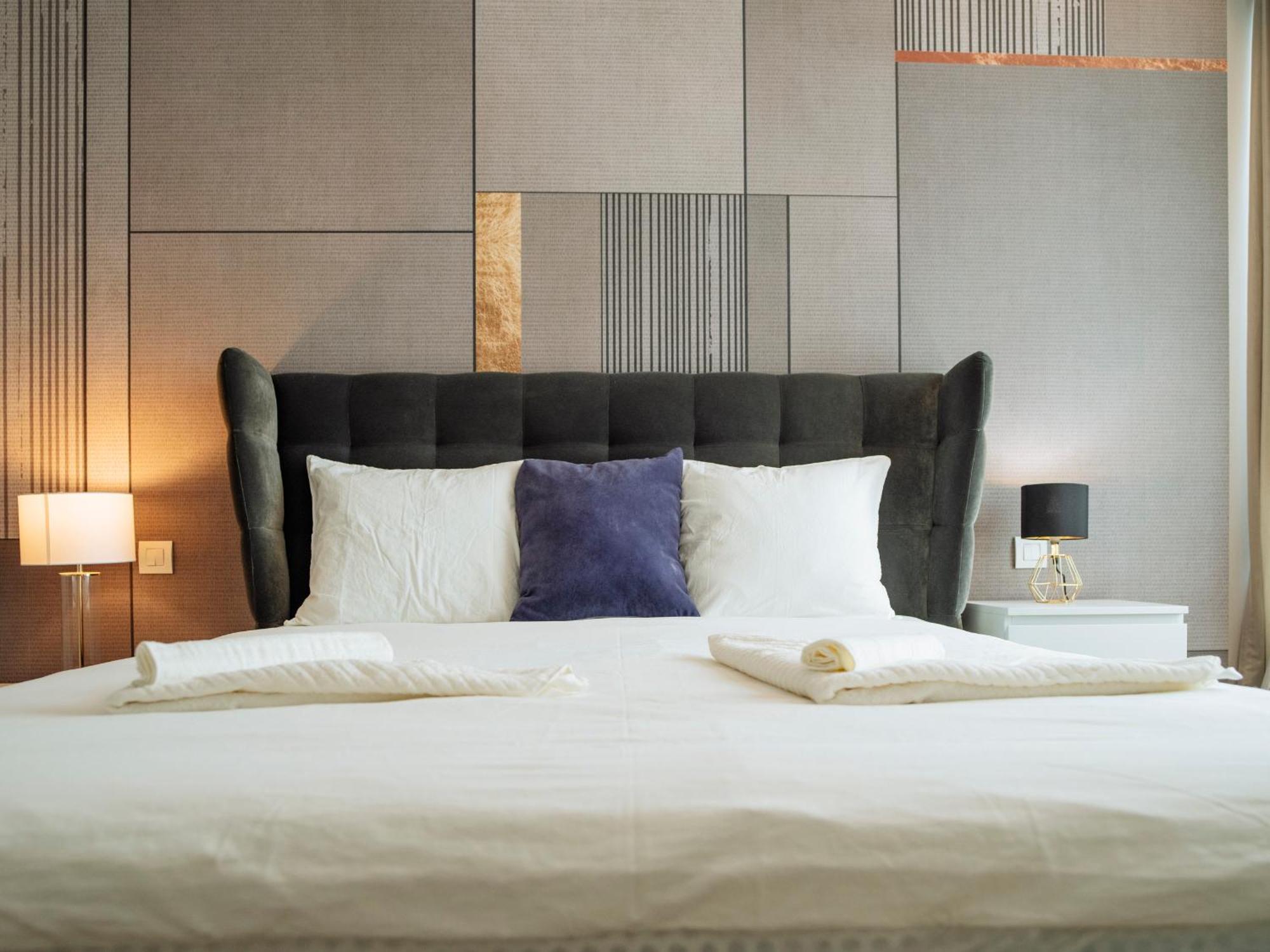 One Mircea Eliade - Luxurious With Panoramic And Park View *